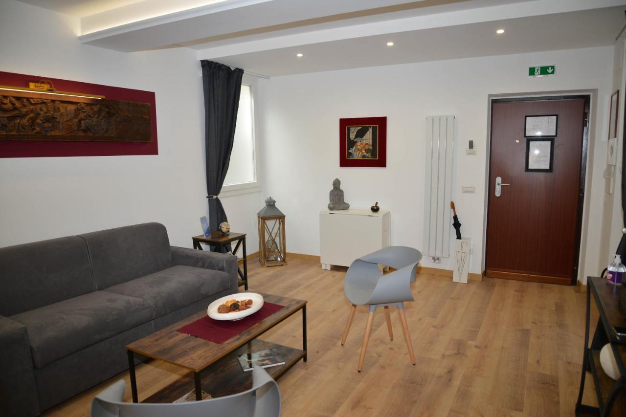Fidia Palace Claudia'S Apartment Colosseo Roma Esterno foto