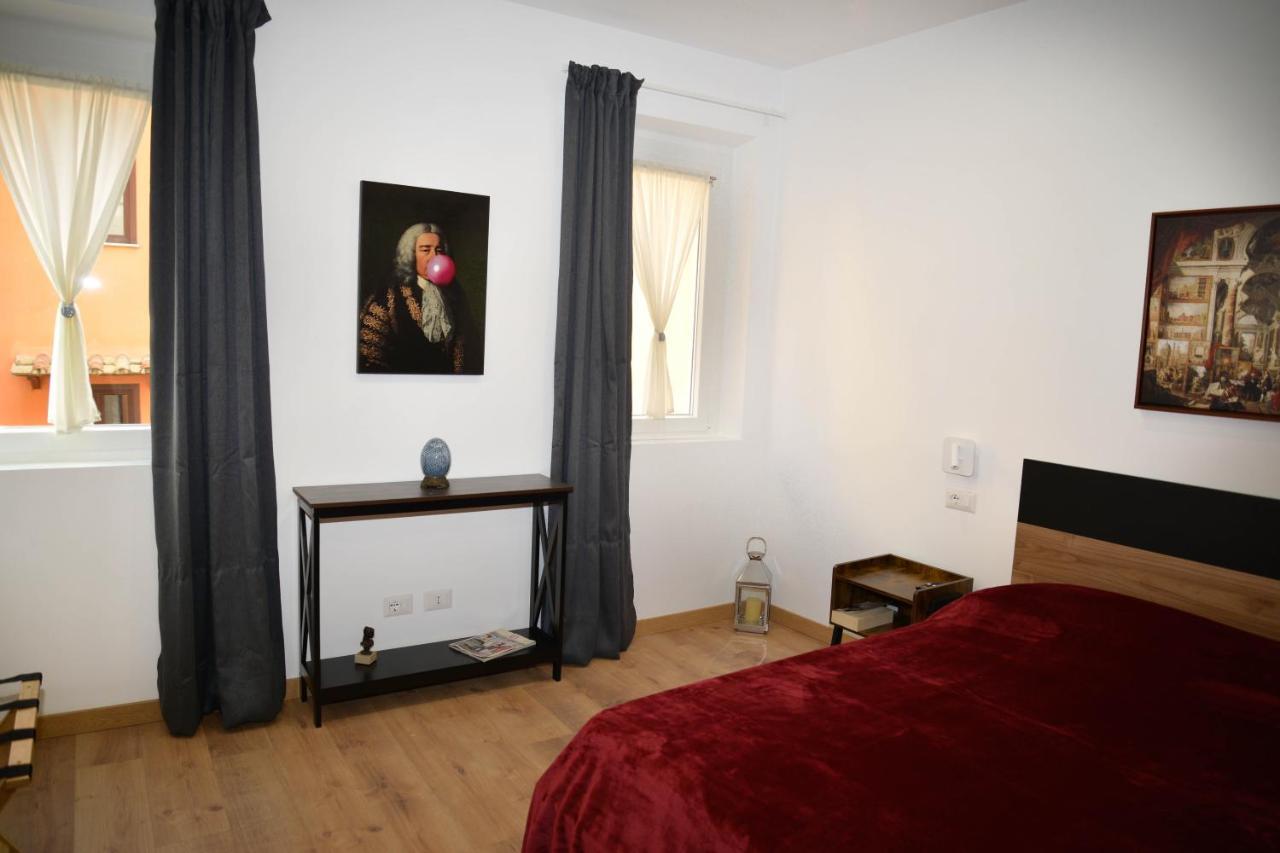 Fidia Palace Claudia'S Apartment Colosseo Roma Esterno foto
