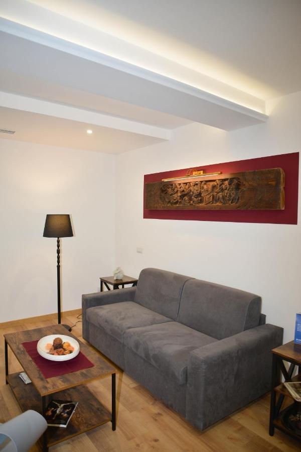 Fidia Palace Claudia'S Apartment Colosseo Roma Esterno foto