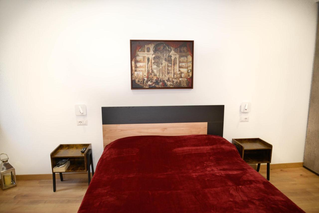 Fidia Palace Claudia'S Apartment Colosseo Roma Esterno foto