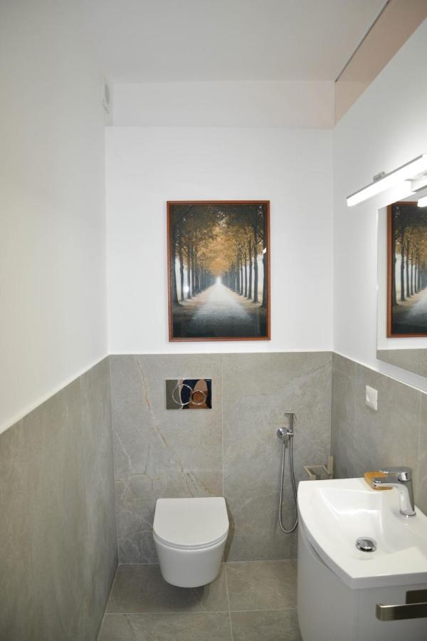 Fidia Palace Claudia'S Apartment Colosseo Roma Esterno foto